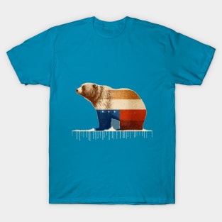 Ursus arctos, symbol of Alaska, in the colors of the American flag T-Shirt